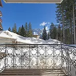 Nuovo Appartamento Super Vista A Campiglio Parking Privato